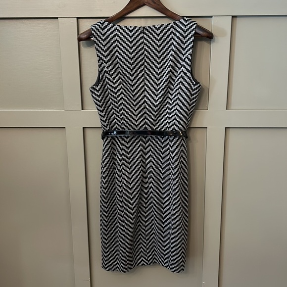 Trina Turk Chevron Striped Career Sheath Dress Viscose Wool Black & Gray Size 4 - Picture 9 of 12